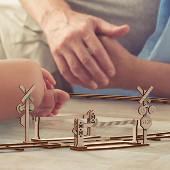 Round railway and crossing - mechanical model by Wooden City - Mechanical Models UK - Wooden City